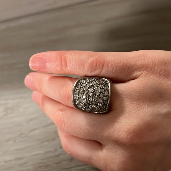 Sterling silver ring with sparkling stones. Size 6 1/2-7 - Picture 2 of 3